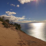Sleeping Bear Dunes: 砂丘から眺める美しいミシガン湖
